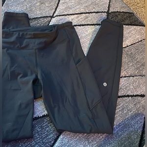 BLACK LULULEMON LEGGINGS